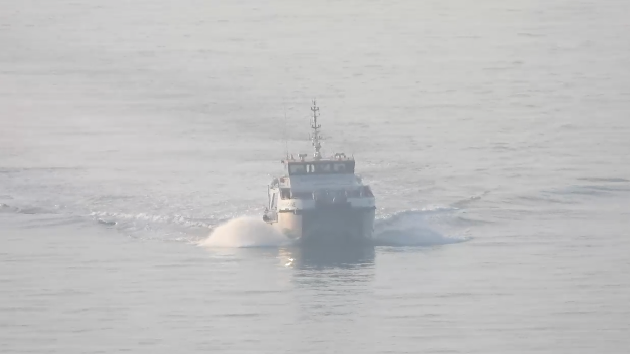 Migrant crisis: Another death in Channel overnight - as hundreds more make crossing today