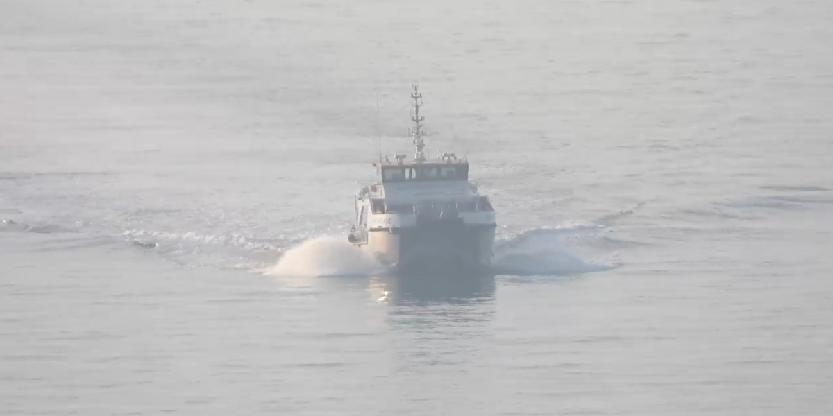 NextImg:Migrant crisis: Another death in Channel overnight - as hundreds more make crossing today