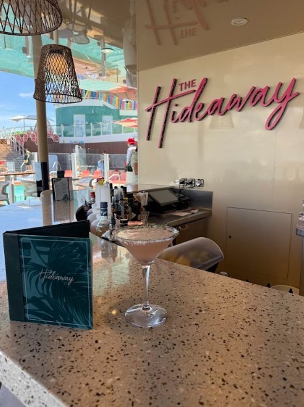 The Hideaway Star or the Seas