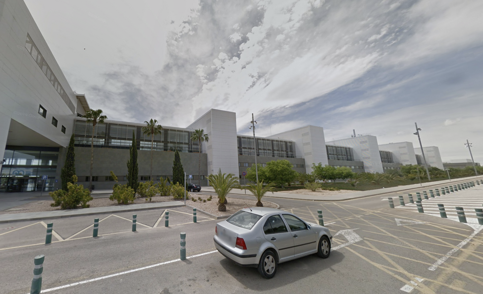 The husband was admitted to the Los Arcos del Mar Menor Hospital in San Javier