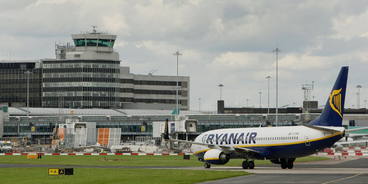 NextImg:Ryanair passenger left acting as 'airline security' after drunk passenger 'went bananas' on flight