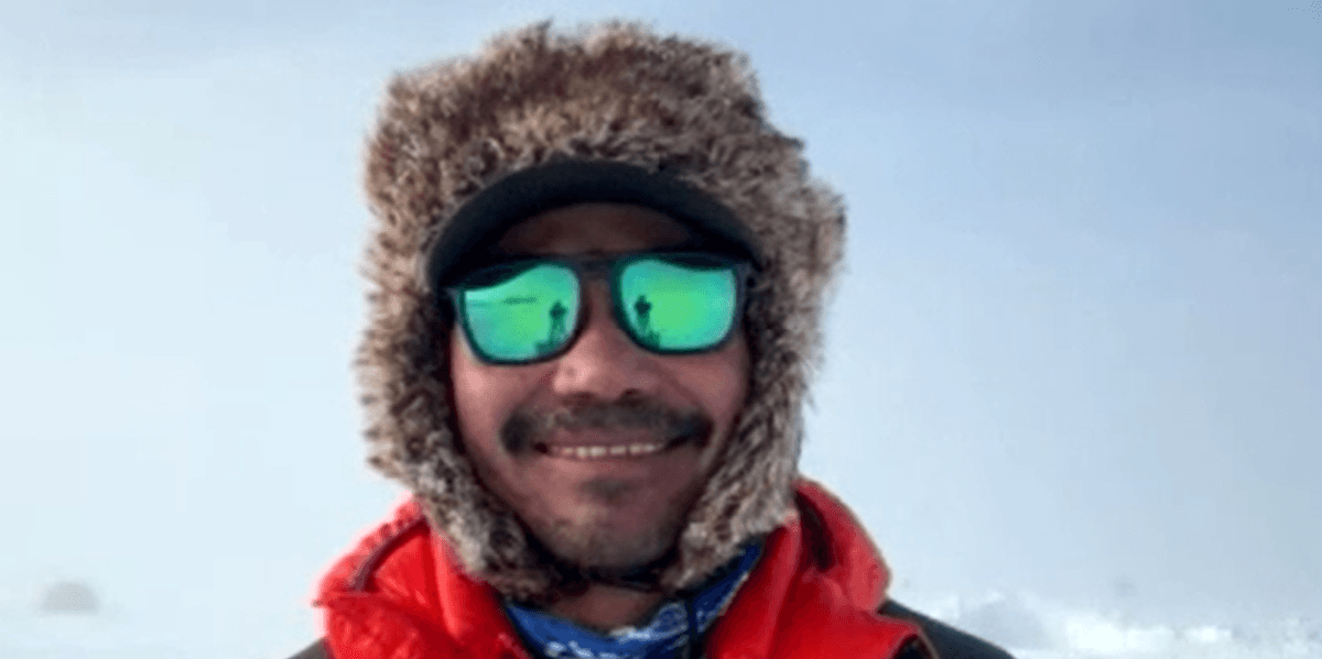 British Army veteran double amputee hailed after breaking climbing world record that took SIX YEARS British Army veteran double amputee hailed after breaking climbing world record that took SIX YEARS