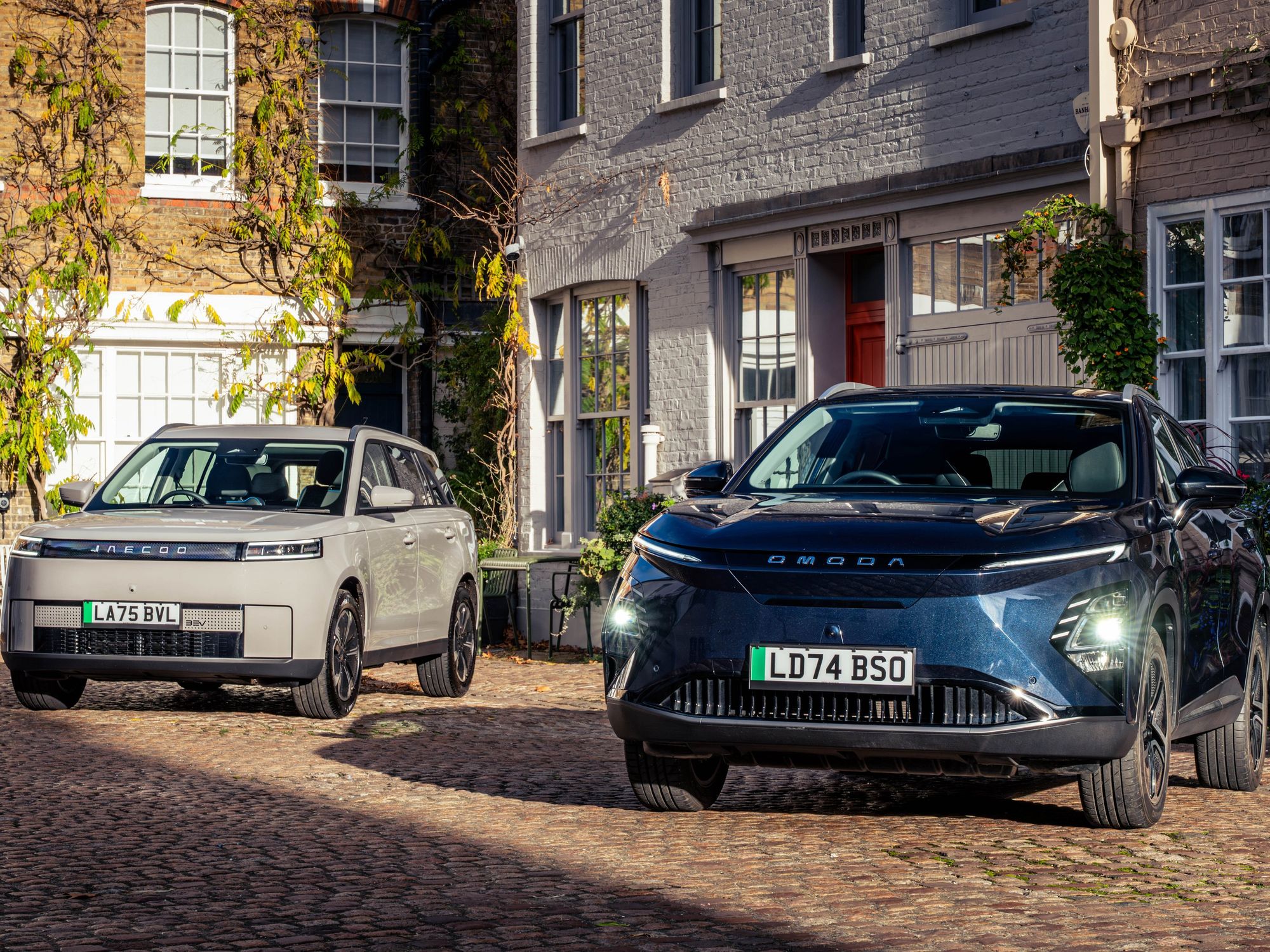 The Jaecoo E5 and Omoda E5