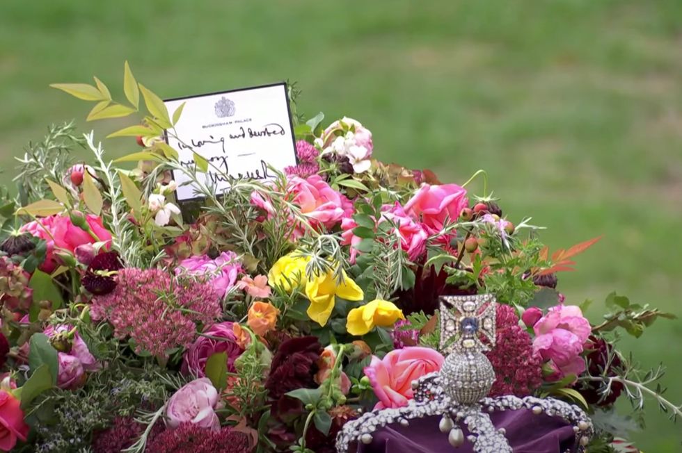 The King left a touching handwritten note on top of Queen Elizabeth II's coffin