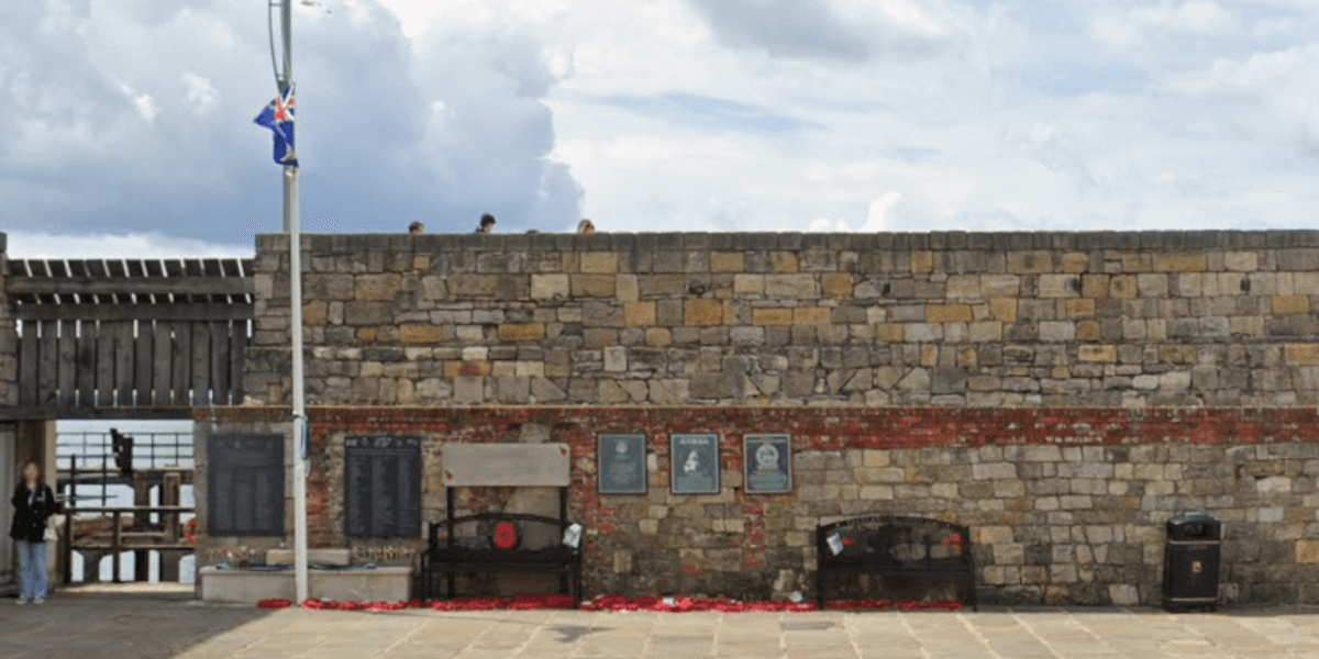 Portsmouth food van accused of ‘insulting Britain’s war dead’ after parking in front of Falklands memorial Portsmouth food van accused of ‘insulting Britain’s war dead’ after parking in front of Falklands memorial