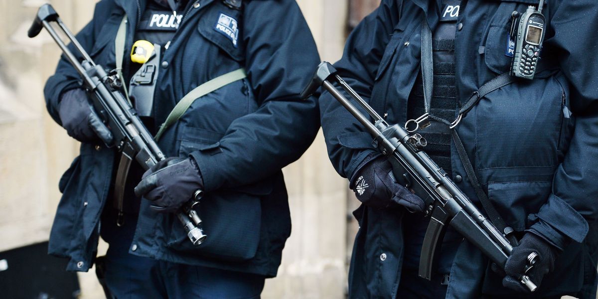 NextImg:Met Police urged to give frontline officers guns after Leicester Square knife attack
