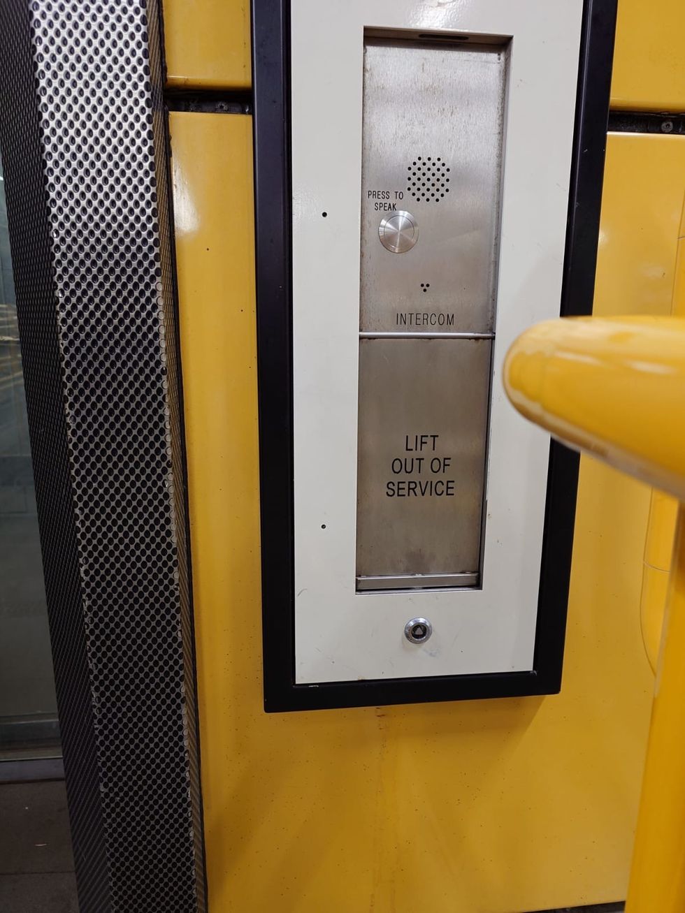 The out of order lift at East Croydon station