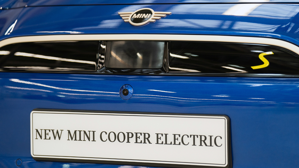 The Oxford site was scheduled to begin manufacturing electric Mini Cooper and Aceman crossover SUV models by 2026.