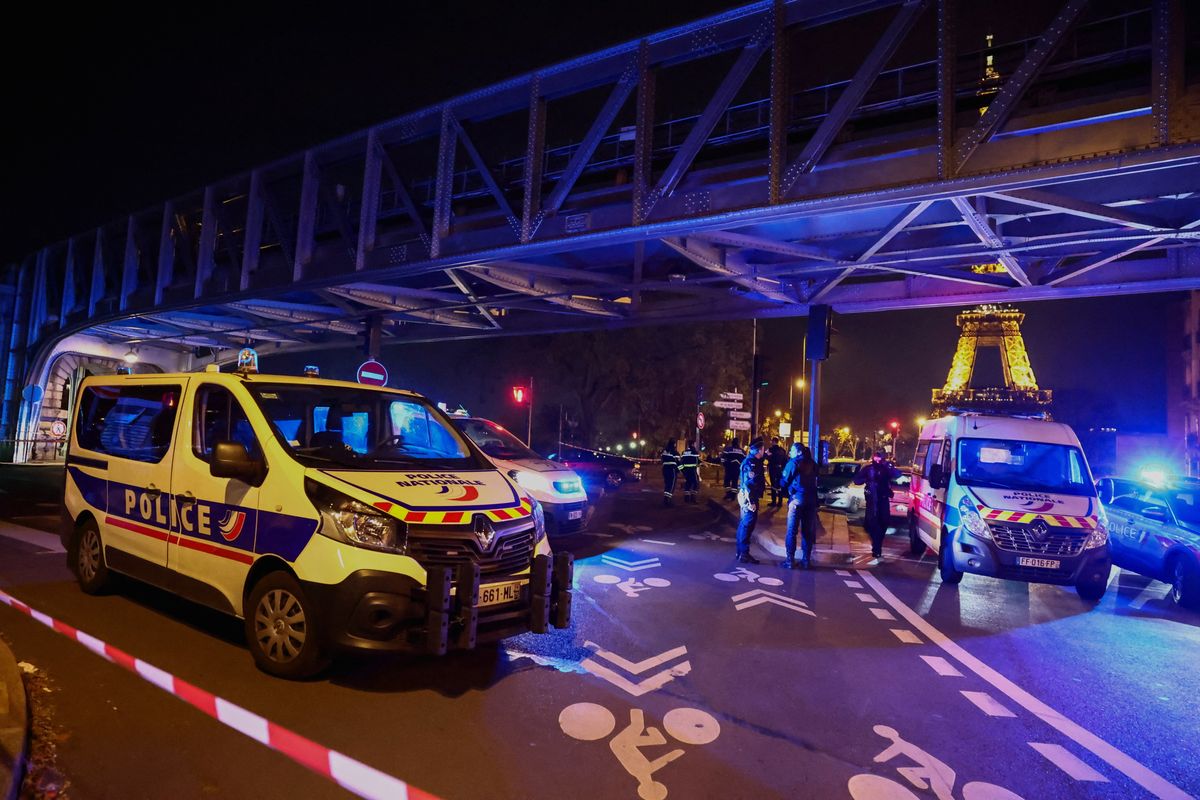 Paris attack: One dead and another injured after horrific attack close to Eiffel Tower by assailant who screamed 'Allah Akbah'