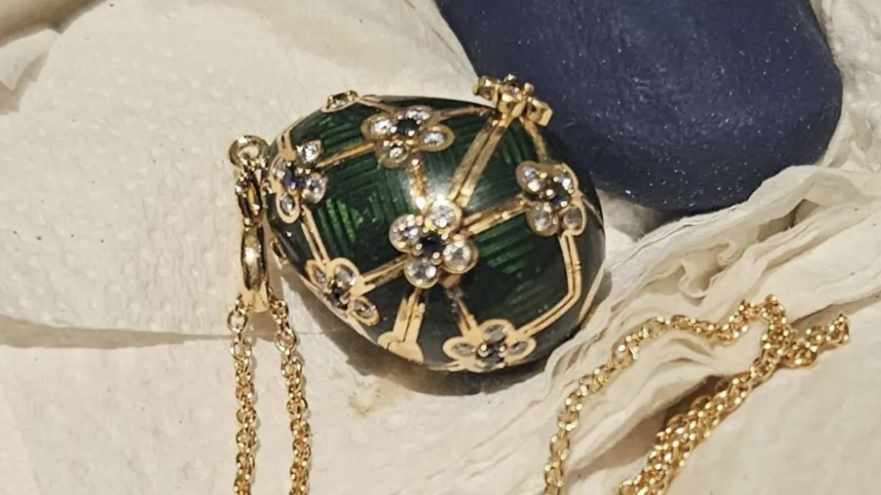 The pennant was extracted 'naturally'