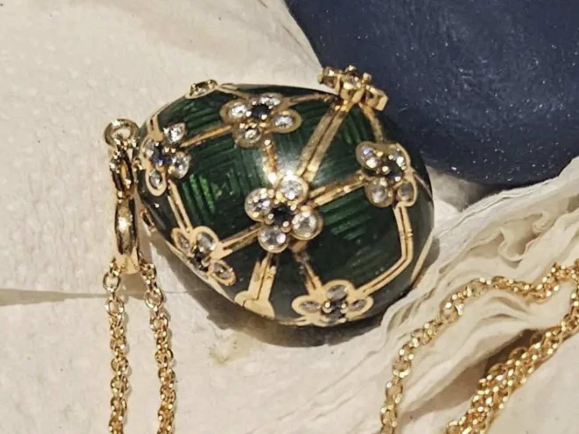 The pennant was extracted 'naturally'