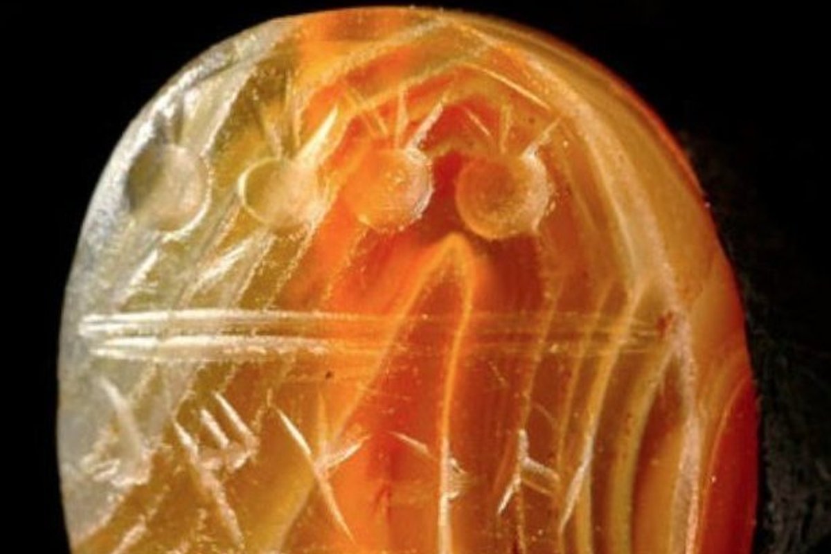 The pomegranates could be seen on the top of the seal\u200b