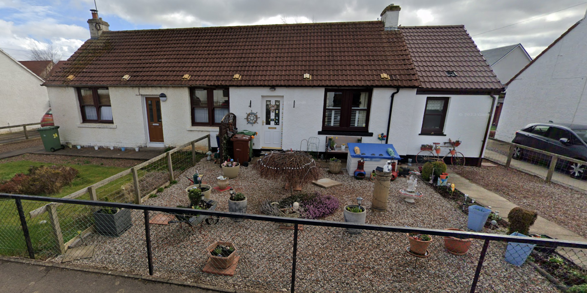 NextImg:Neighbour row erupts after woman 'spends hours' tending to her new planter