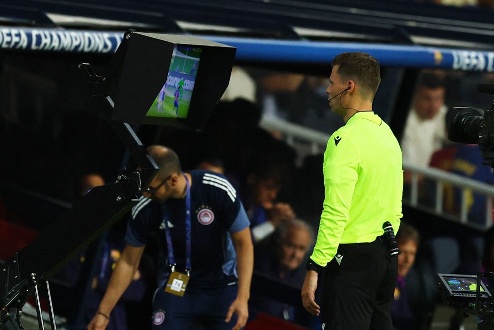 The referee disallowed Olympiacos' goal only to award them a penalty instead