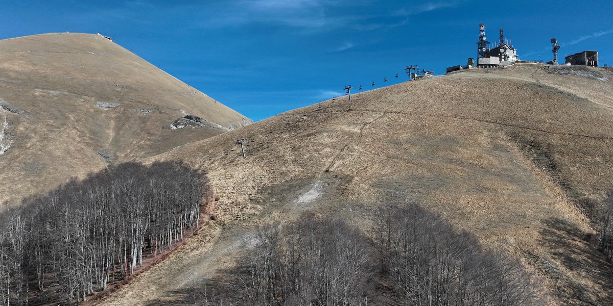 NextImg:Warm weather forces ski resort to close as 'it's too hot even for fake snow'
