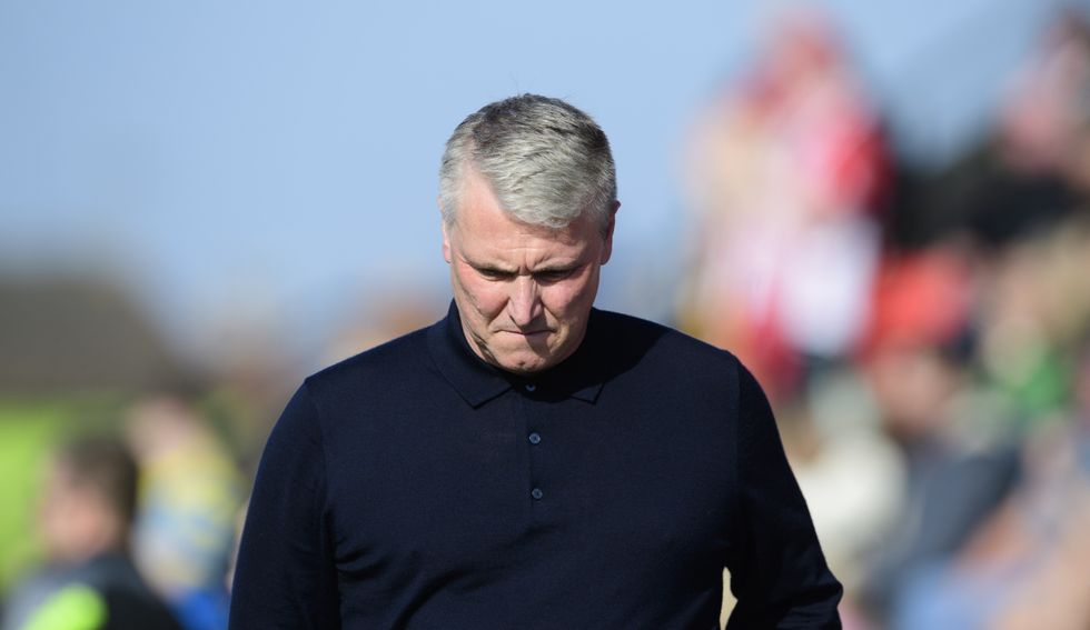 A chegada do treinador do Rotherham ao campo estava prevista para as 14h59, o que o deixou quase sem tempo antes do apito do árbitro.