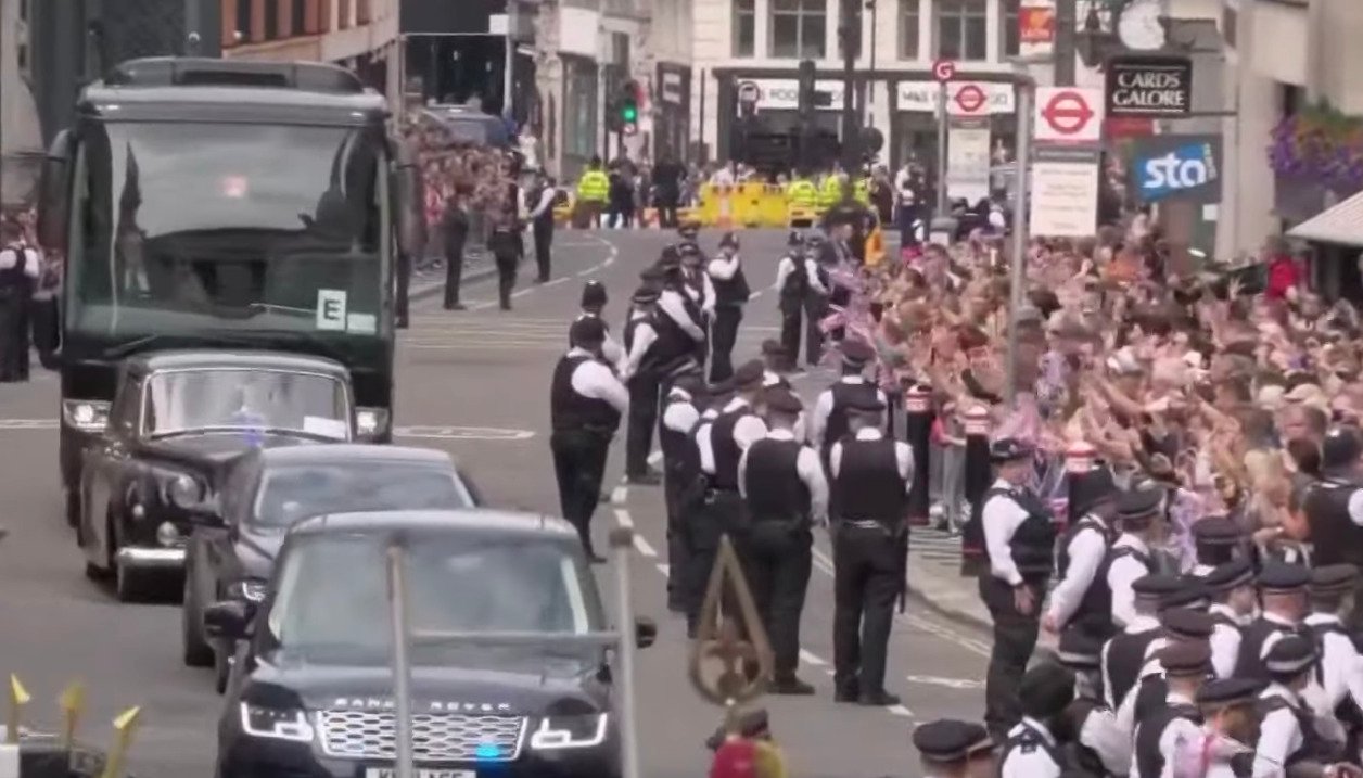 The Royal convoy arrives at the Cathedral