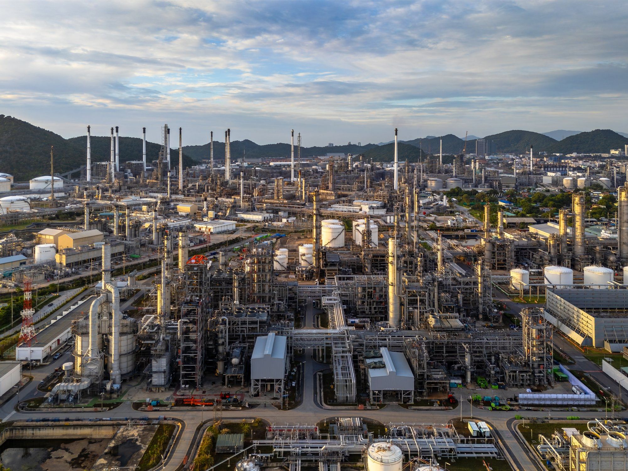 Oil giant blames 'deliberate' Government policies for closure of major UK plant - putting hundred...