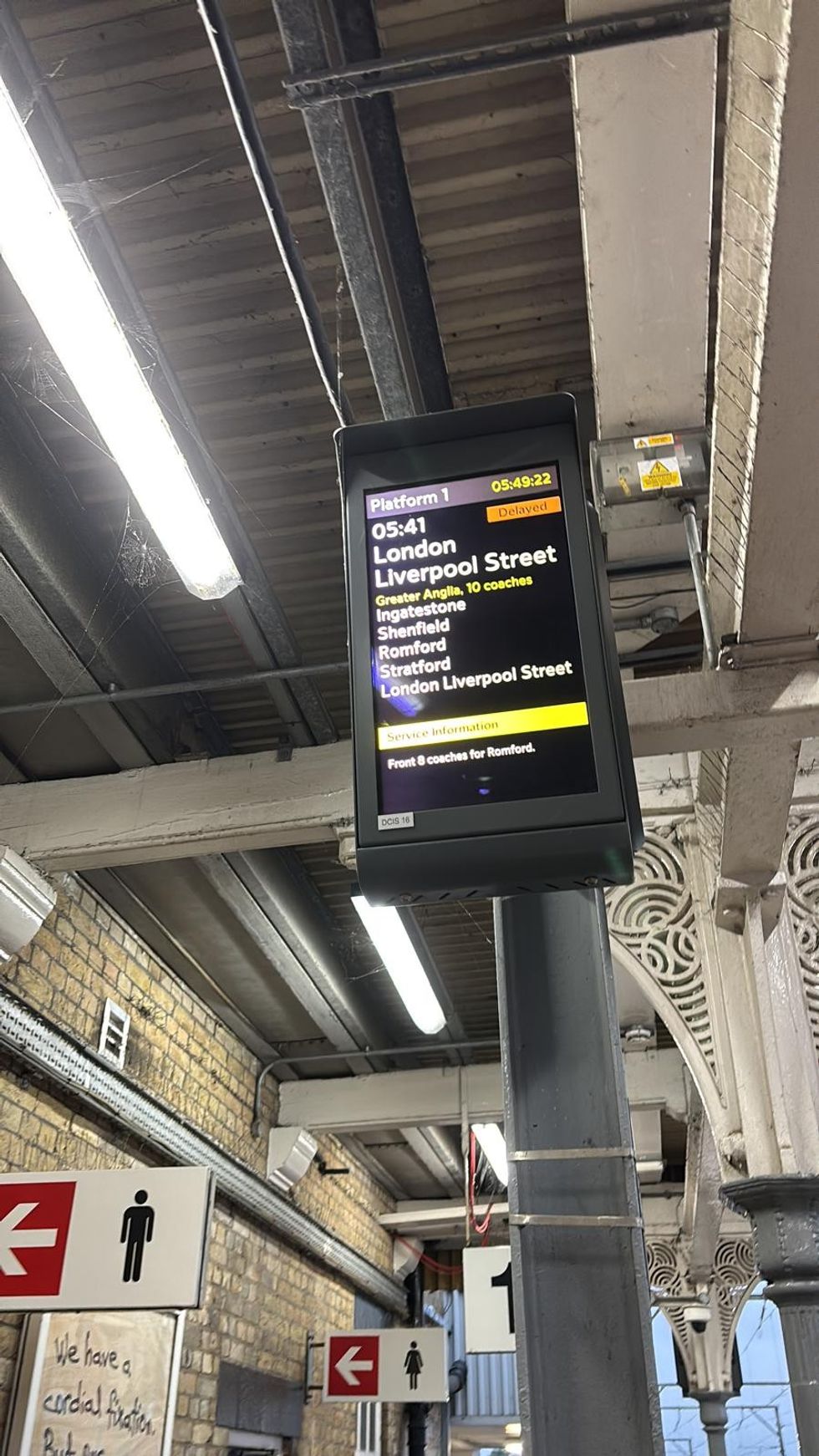 The screen did not tell commuters how long to expect delays for