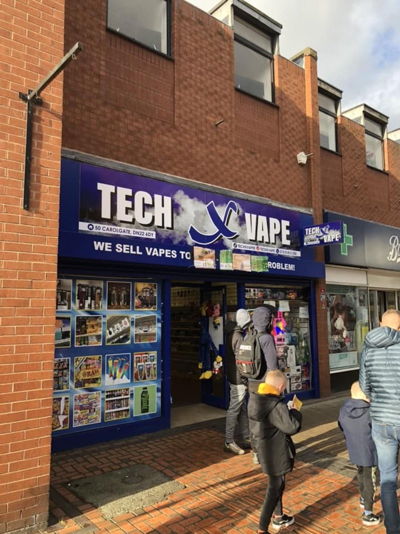 Nottinghamshire vape shop sign sparks outrage as banner boasting 'we sell  to kids' mysteriously appears overnight