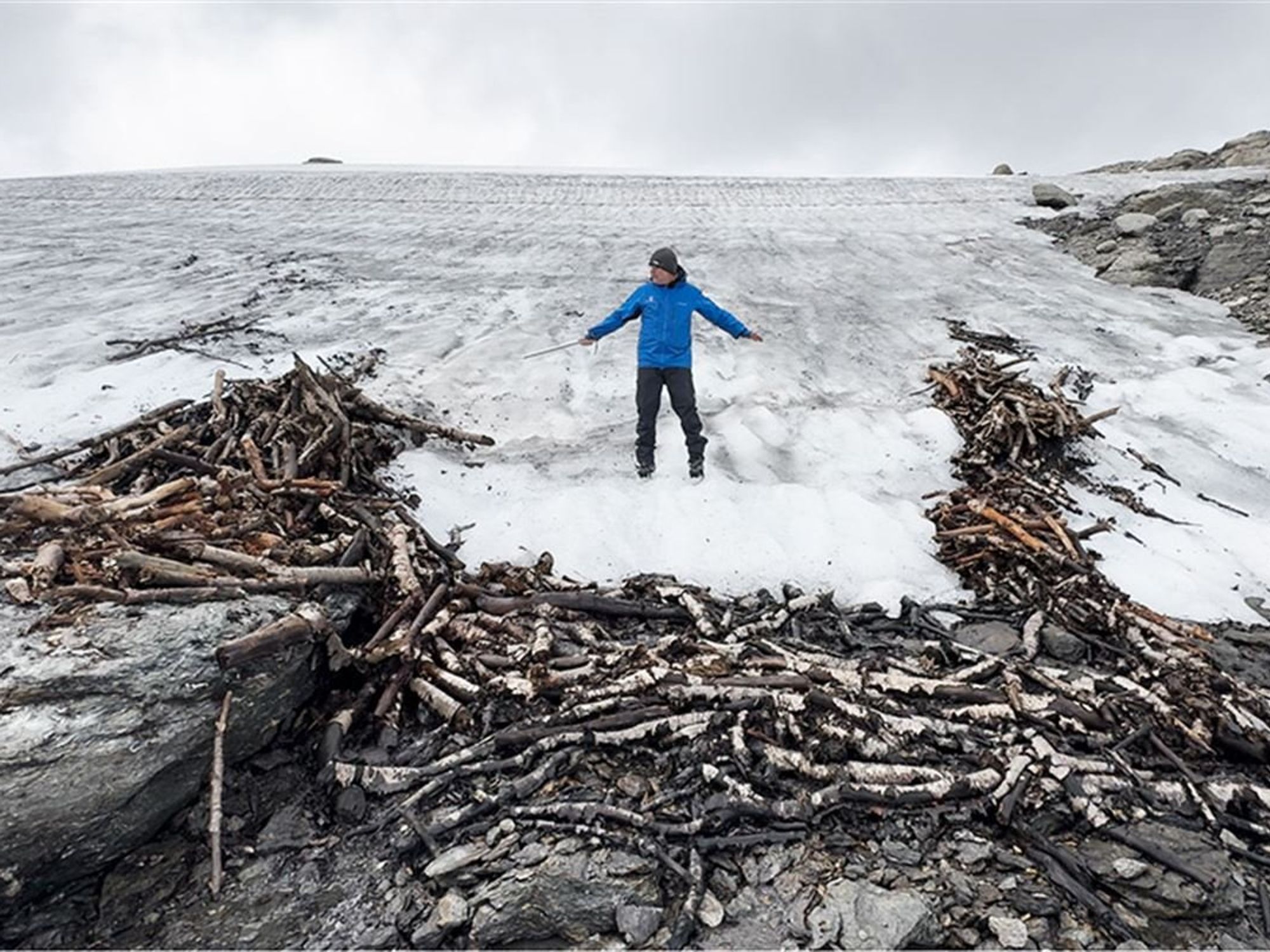 The site emerging from the ice