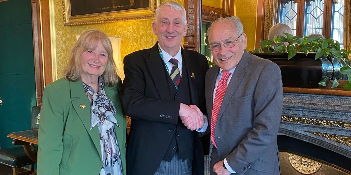 NextImg:Speaker Sir Lindsay Hoyle hails Alastair Stewart's 'unflappable delivery of news' in inspiring tribute as pair meet in House of Commons