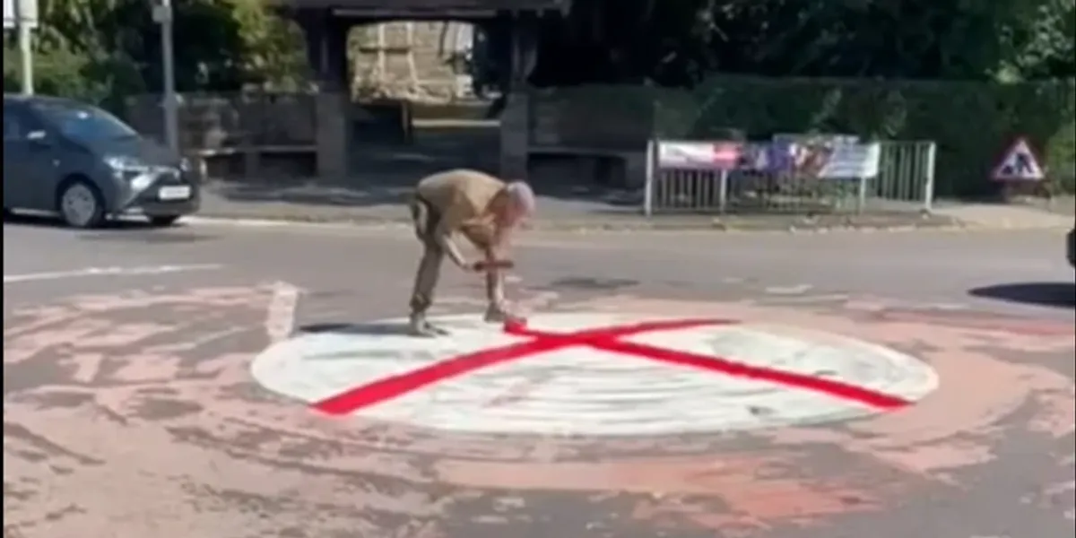 NextImg:Reform council calls for 'official' roundabout flags to 'show pride in our country'
