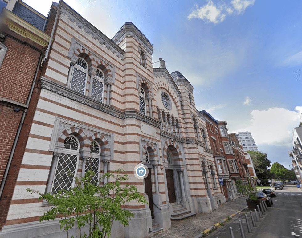 The synagogue is located on Rue L\u00e9on Fr\u00e9d\u00e9ricq in the city of Li\u00e8ge, Belgium
