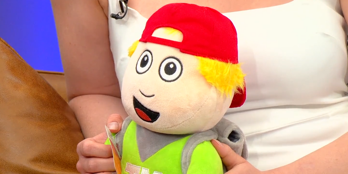 NextImg:Mum and Daughter create teddy bear to help kids suffering with mental health