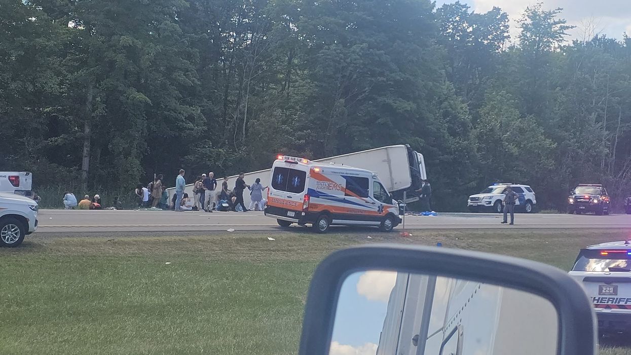 Multiple people dead after Niagara Falls tour bus 'overturns' and crashes into ditch