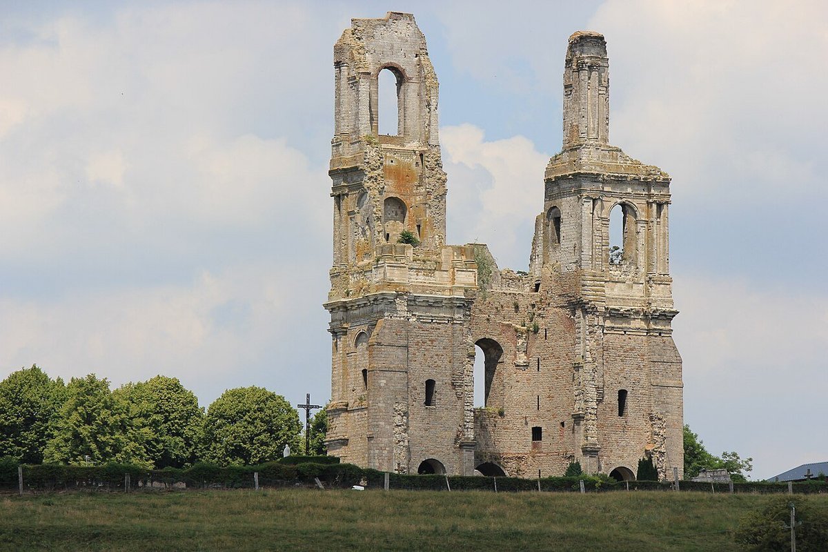 The town is most well known for the ruins of the abbey