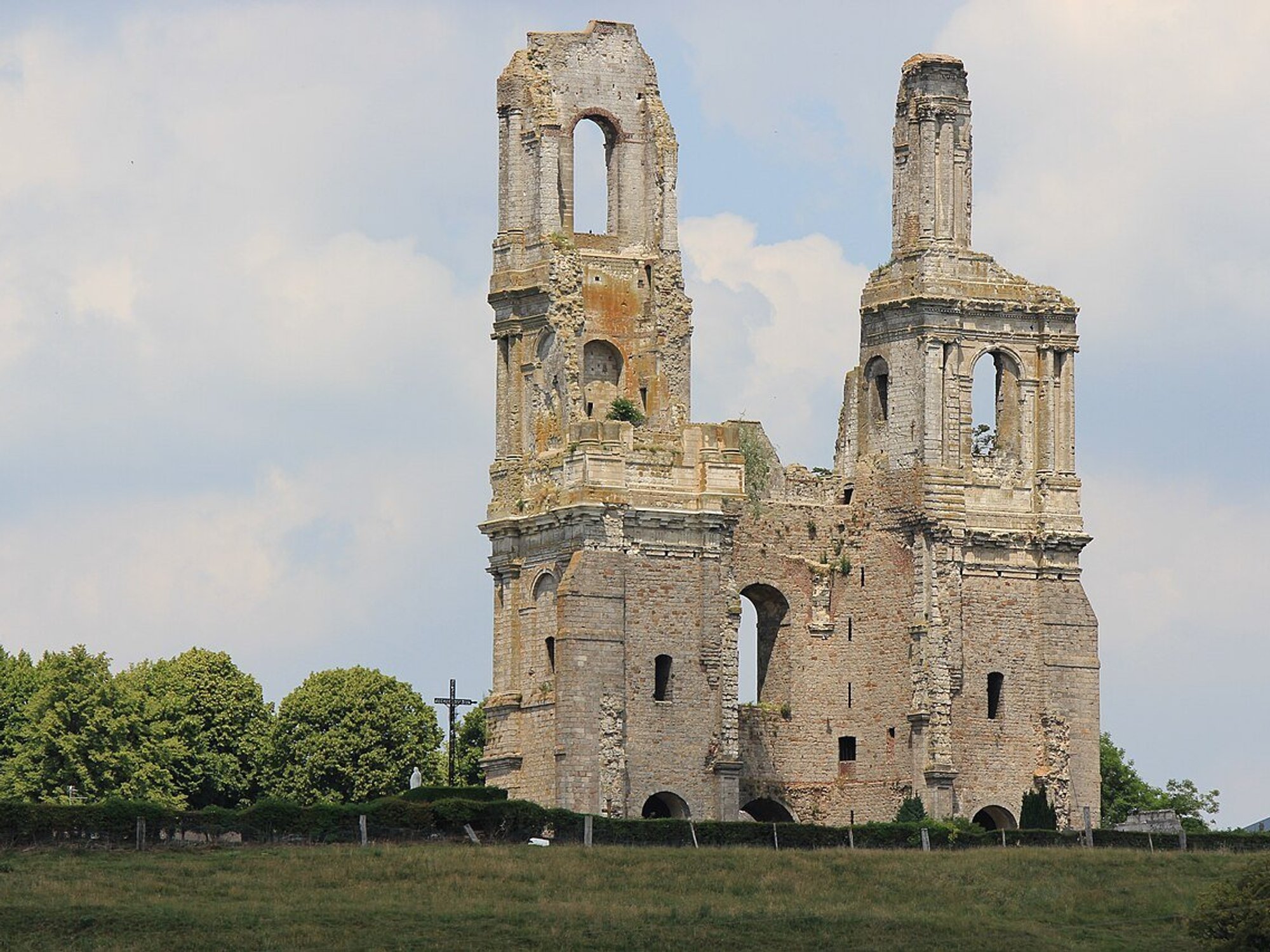 The town is most well known for the ruins of the abbey