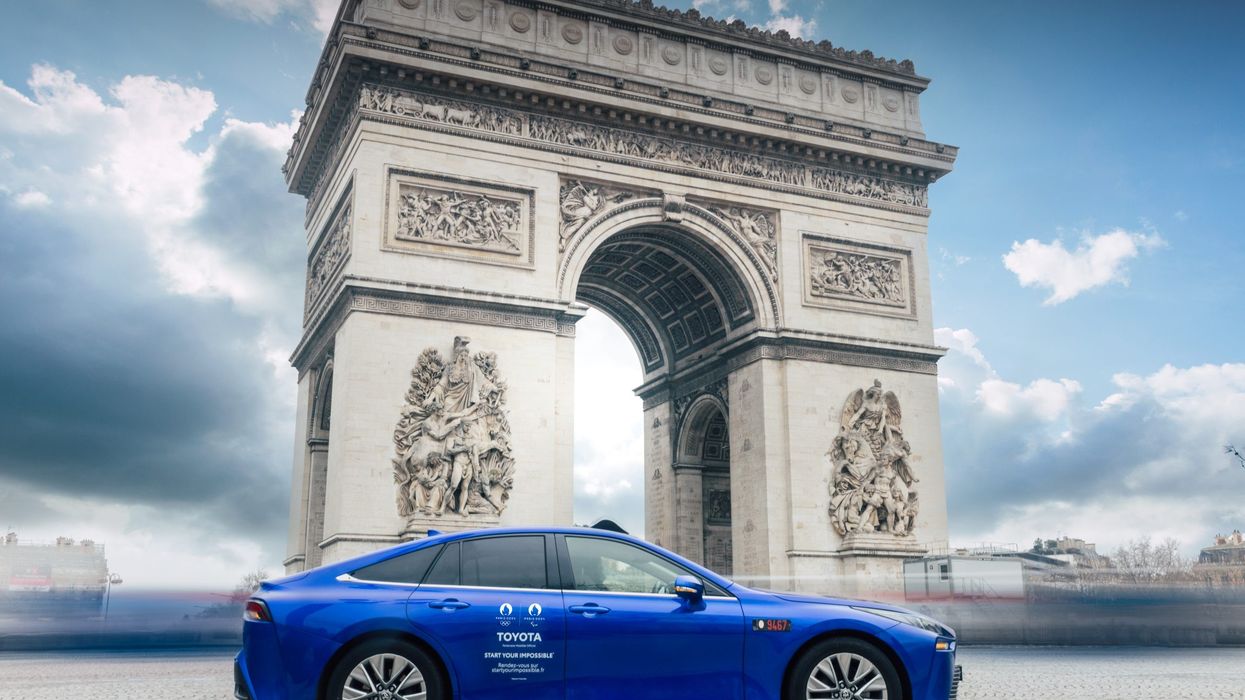 The Toyota Mirai and the Arc de Triomphe