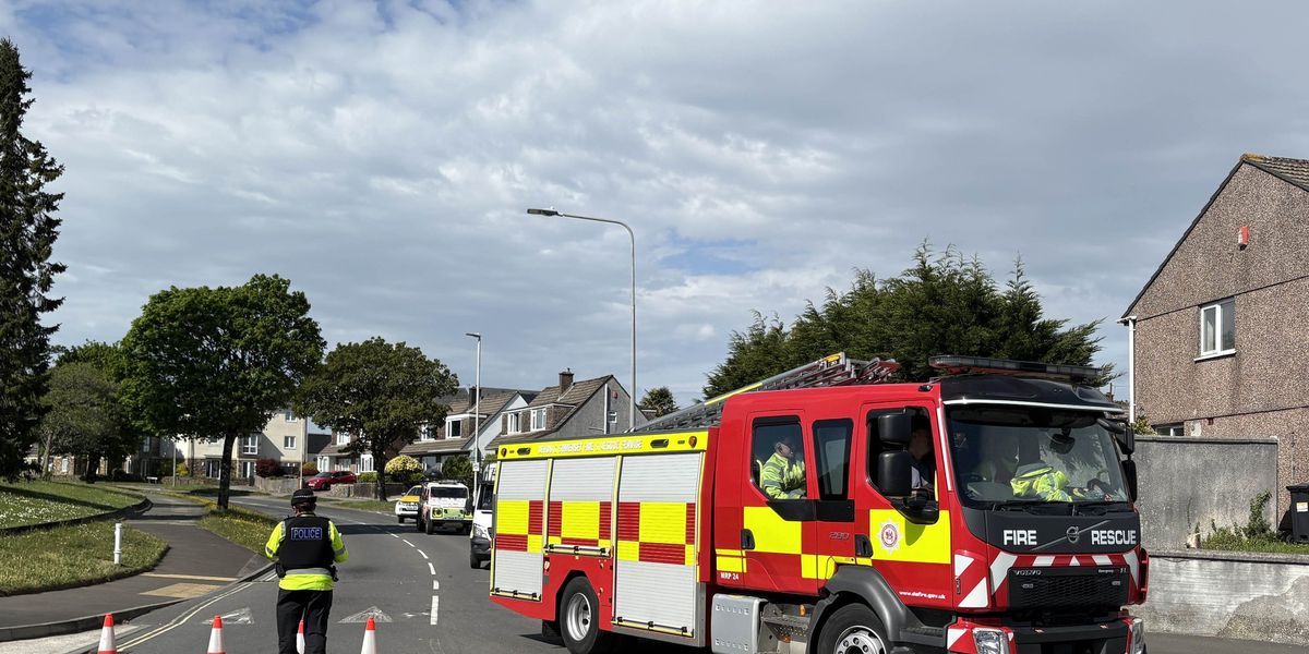 Thousands evacuated from homes in Plymouth as bomb disposal team work to disarm explosive Thousands evacuated from homes in Plymouth as bomb disposal team work to disarm explosive