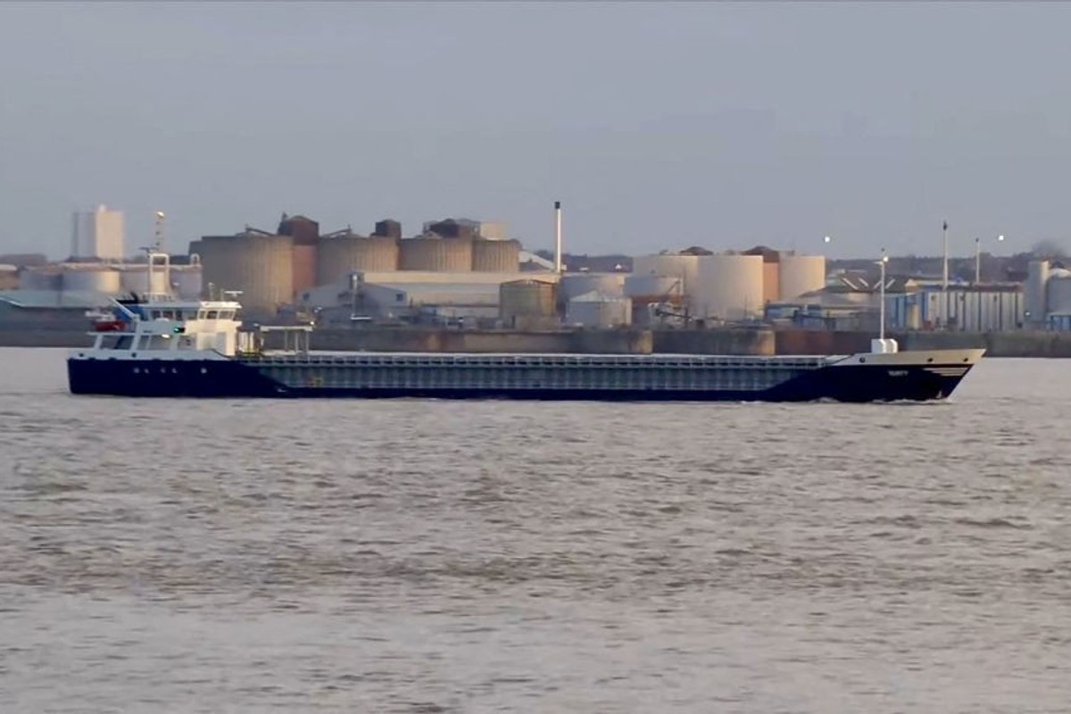 British cargo ship sparks ecological disaster after it SINKS in North ...