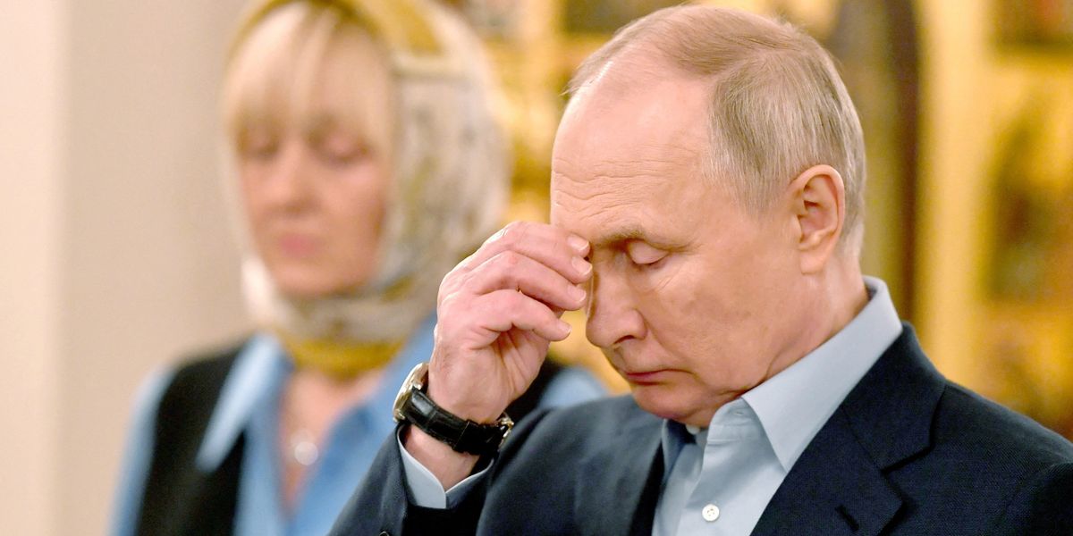 NextImg:Putin's air force accidentally kills two Russian paratroopers in latest Ukraine pandemonium