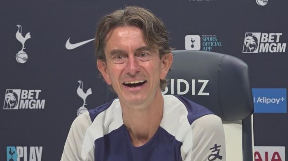 Premier League icon tips surprise club for title race while issuing stark warning to Thomas Frank