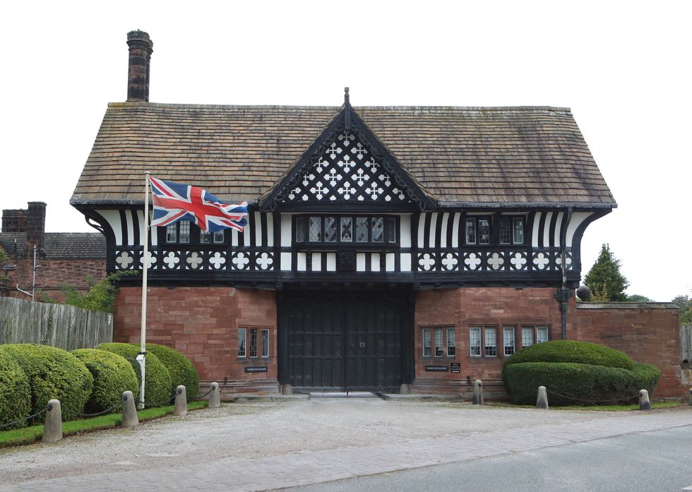 Thornton manor gates