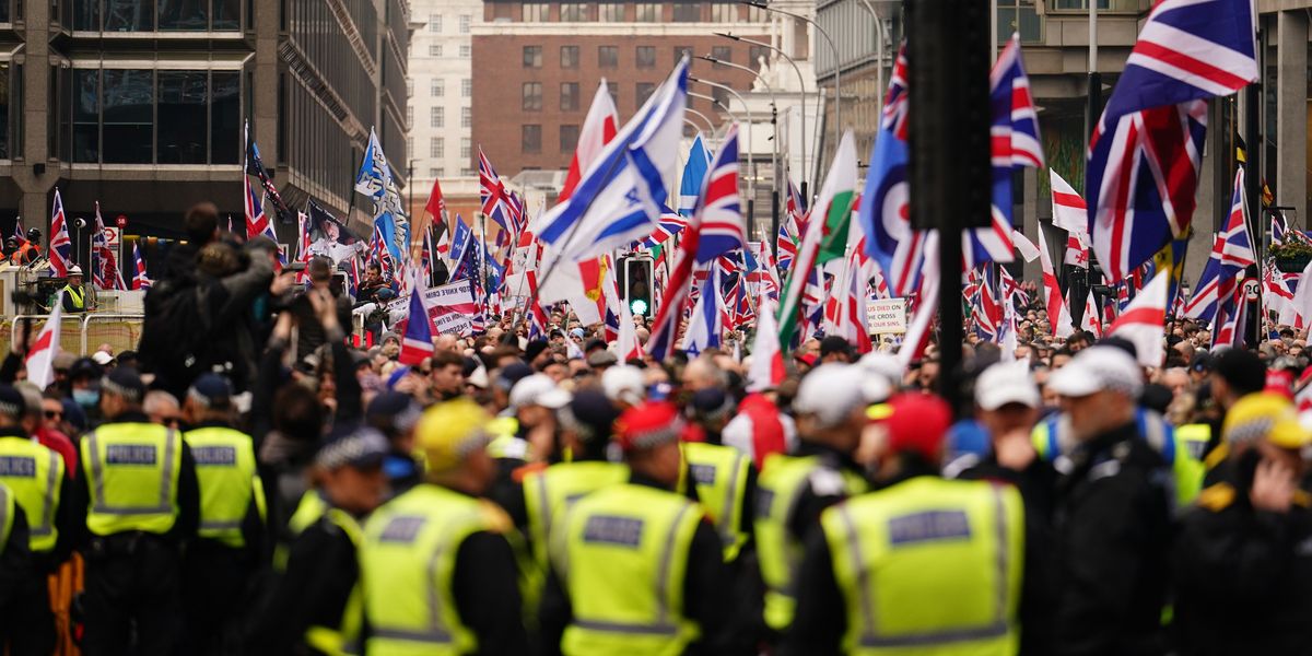 NextImg:Thousands gather for Tommy Robinson inspired demonstration as counter-protesters descend on London