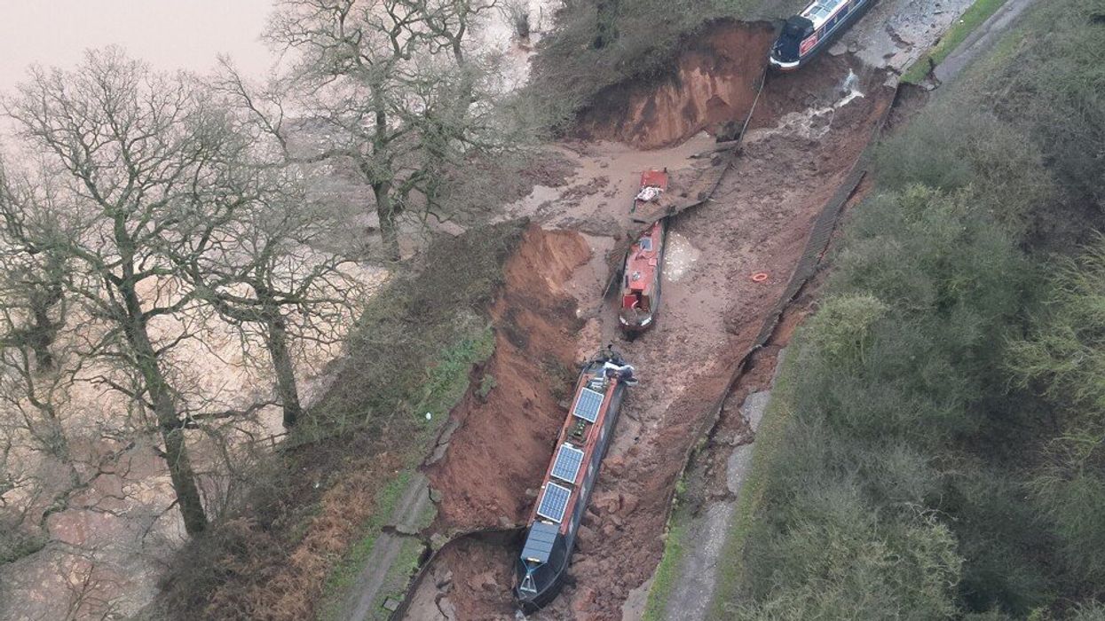 Three boats stranded after being swallowed by sinkhole