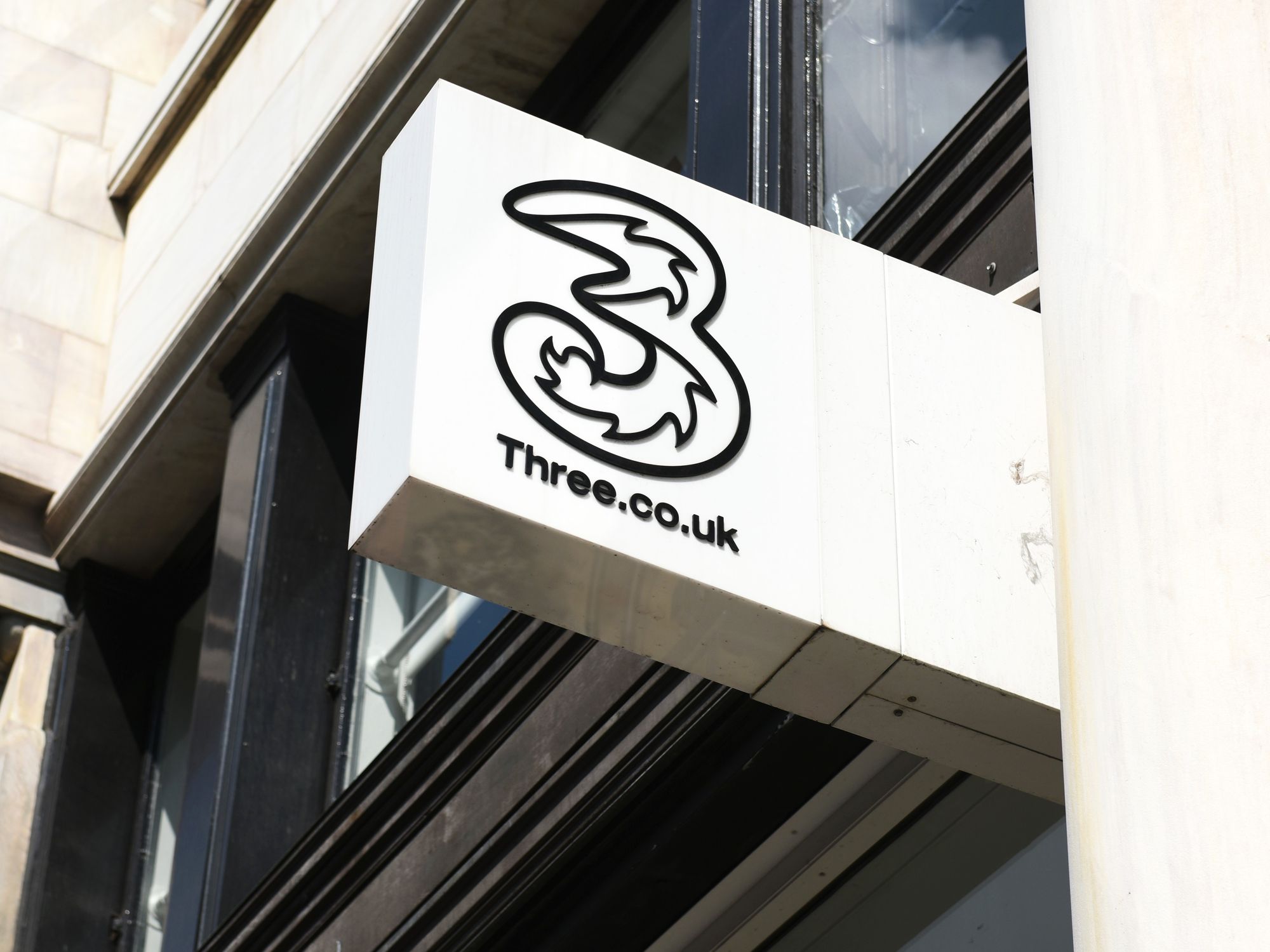 Three store logo