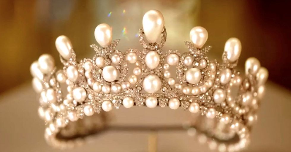 Tiara stolen in Louvre museum heist