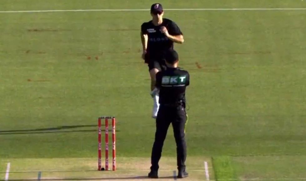 Tom Curran charged at the umpire