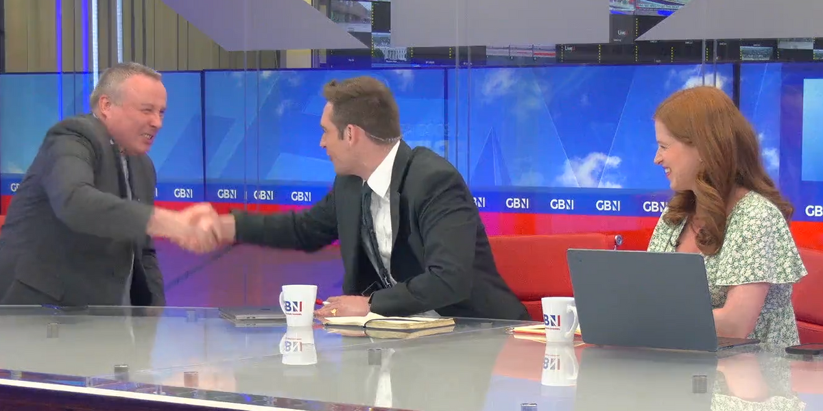 NextImg:WATCH: Hilarious moment Tom Harwood and Mark White end up in handshake competition - 'Who will let go first?'