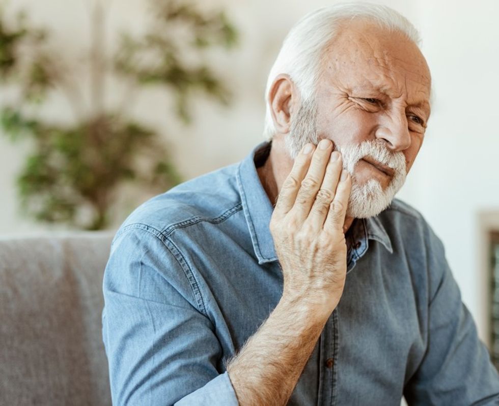Tooth pain on hand