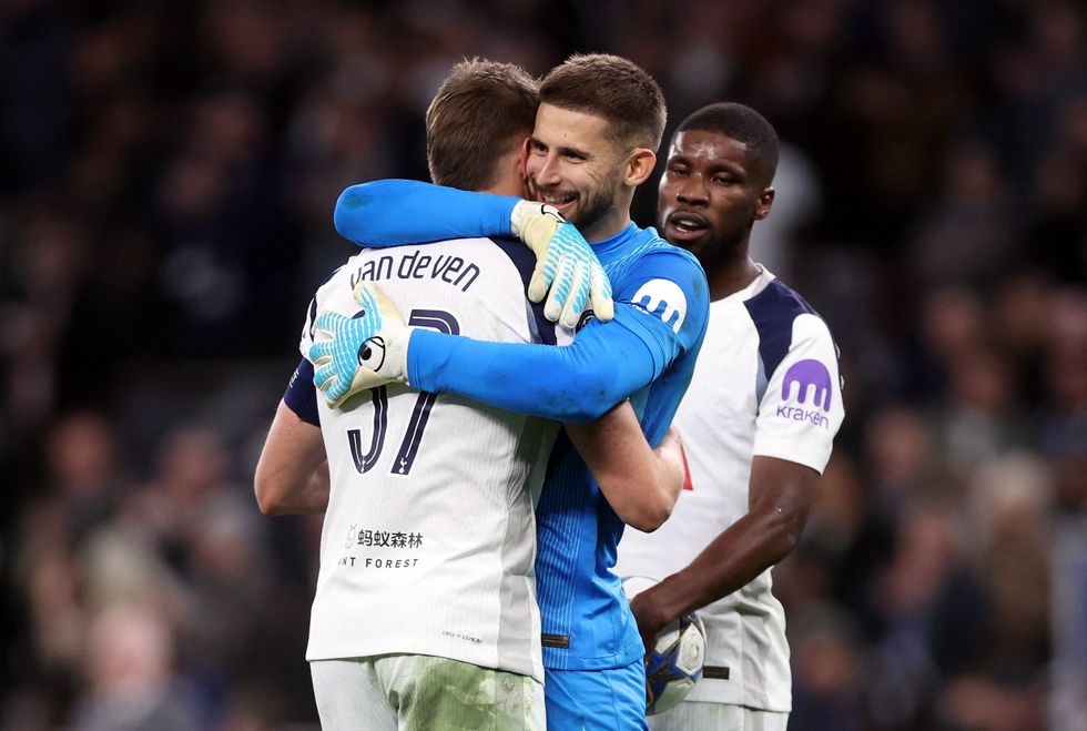 Tottenham bounced back from defeat to Chelsea with a resounding victory in the Champions League