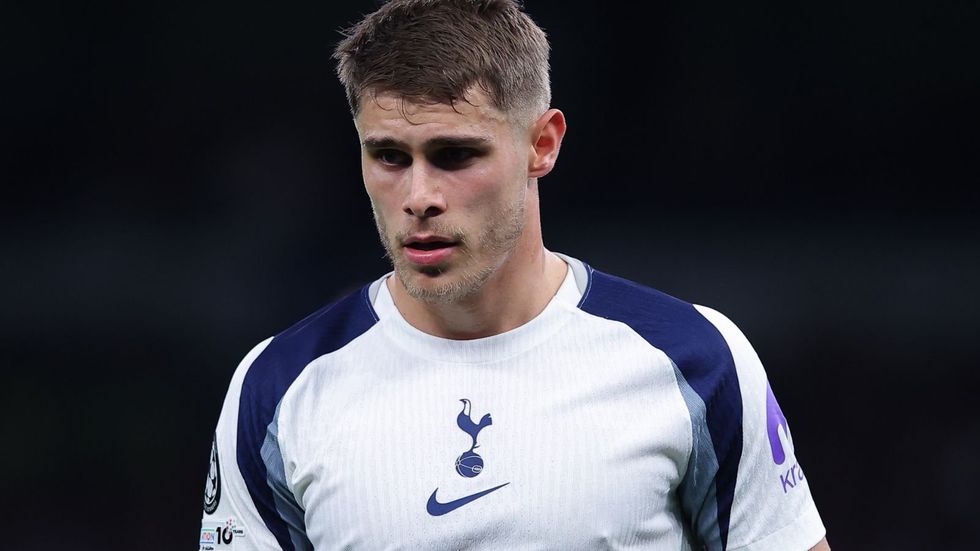 Tottenham fans hilariously booed Micky van de Ven after he refused to run up the pitch with the ball during Saturday's Premier League match with Manchester United