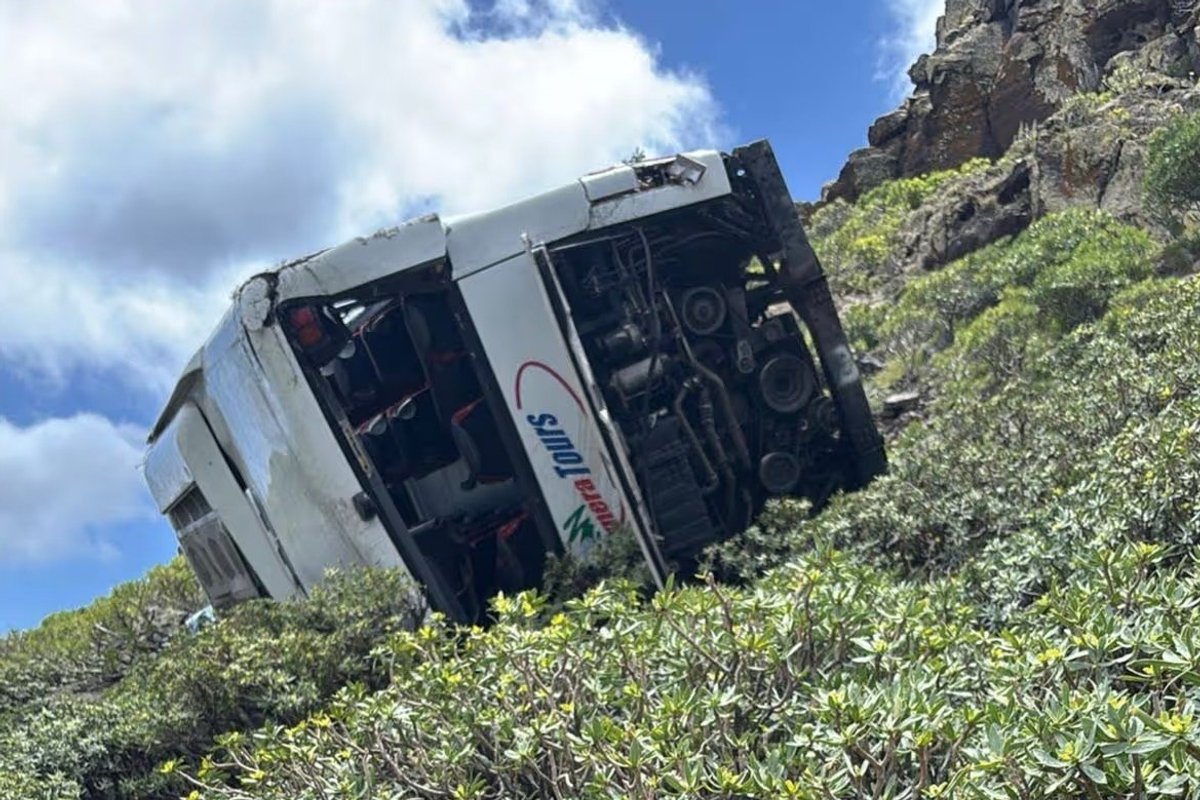 Tourist bus crashes in Canary Islands