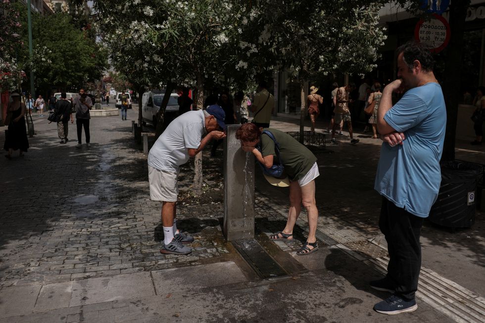 Tourists in Greece cool down\u200b