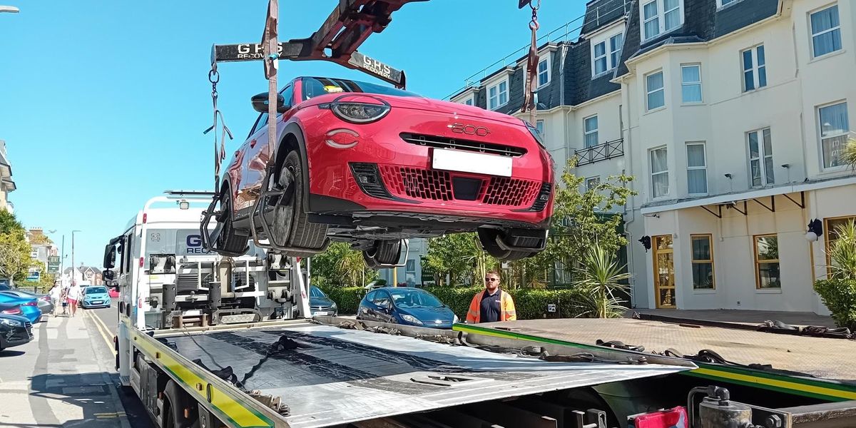 Labour faces calls to tackle illegal parking mayhem at popular seaside hotspot Labour faces calls to tackle illegal parking mayhem at popular seaside hotspot